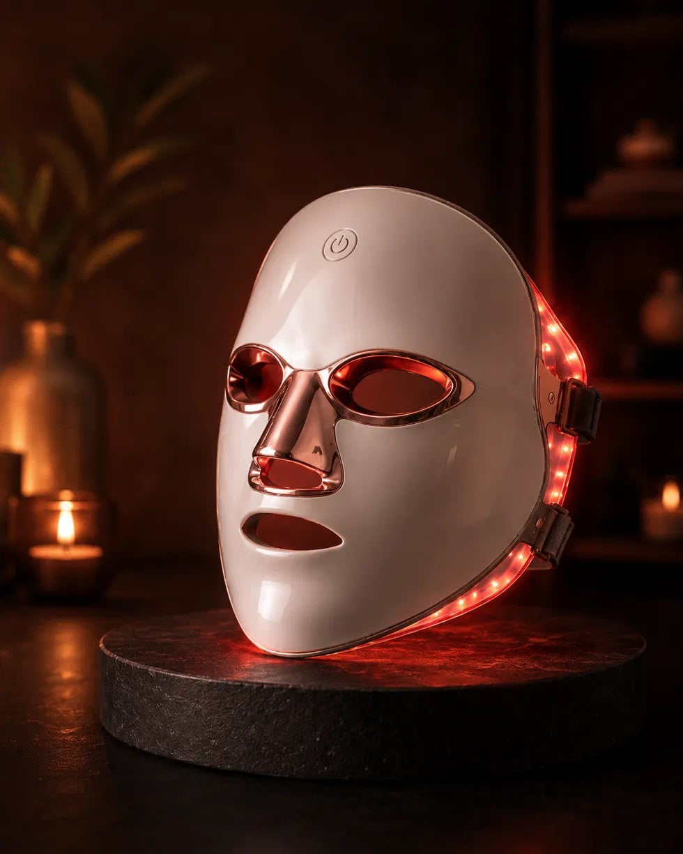 LUMORA LED lysterapi maske på piedestal, lyser rødt